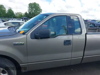 2004 Ford F-150 XL z VIN 1FTRF12W04NC41949, wystawiony jako IAAI lot #42251934 z przebiegiem Nie podano mil oraz . Historia ofert i sprzedaży dostępna na DreamBid. Obrazek 14.