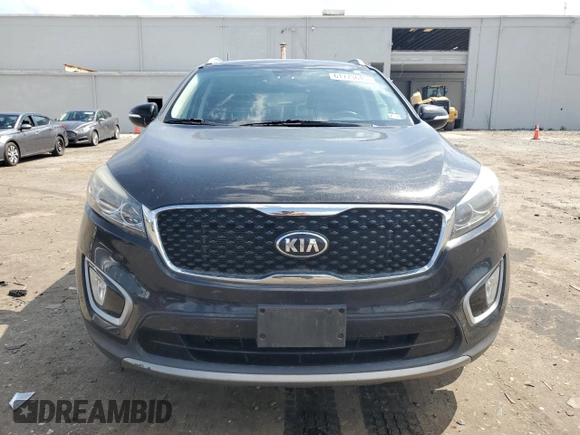 2017 Kia Sorento EX z VIN 5XYPHDA59HG337670, wystawiony jako Copart lot #61773645 z przebiegiem 146 242 mil mil oraz Czysty tytuł • Clean title. Historia ofert i sprzedaży dostępna na DreamBid. Obrazek 5.