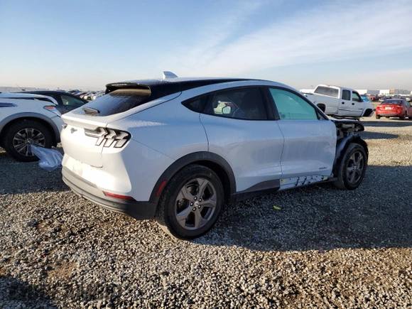 2022 Ford Mustang Mach-E Select z VIN 3FMTK1RM9NMA44355, wystawiony jako Copart lot #43606375 z przebiegiem 23 834 mil mil oraz Szkoda całkowita • Salvage title. Historia ofert i sprzedaży dostępna na DreamBid. Obrazek 3.