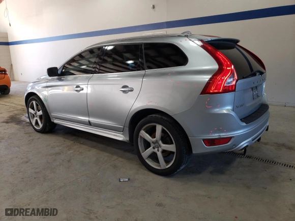 2011 Volvo XC60 3.0T with VIN YV4902DZ5B2206897, listed as a Copart auction lot 43770825 with NaN miles and Clean Title. Bid and sale history available at carsss.com. Image 2.