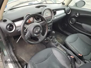 2011 MINI Hardtop с VIN WMWSU3C52BT093673, выставлен на аукционе Copart как лот 59992375 с пробегом 114 919 миль миль и Списание • Salvage title. История ставок и продаж доступна на DreamBid. Изображение 8.