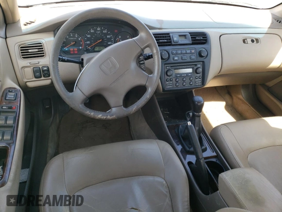 1998 Honda Accord EX z VIN 1HGCG5555WA176329, wystawiony jako Copart lot #56905865 z przebiegiem 127 911 mil mil oraz Szkoda całkowita • Salvage title. Historia ofert i sprzedaży dostępna na DreamBid. Obrazek 8.