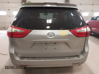 2018 Toyota Sienna XLE Auto Access Seat with VIN 5TDYZ3DC7JS916106, listed as a IAAI auction lot 42054782 with 274,474 mi miles. Bid and sale history available at carsss.com. Image 16.