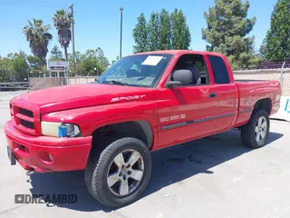 2001 Dodge 1500 z VIN 3B7HF13Z11G223100, wystawiony jako IAAI lot #42350126 z przebiegiem 225 560 mil mil oraz . Historia ofert i sprzedaży dostępna na DreamBid. Obrazek 2.