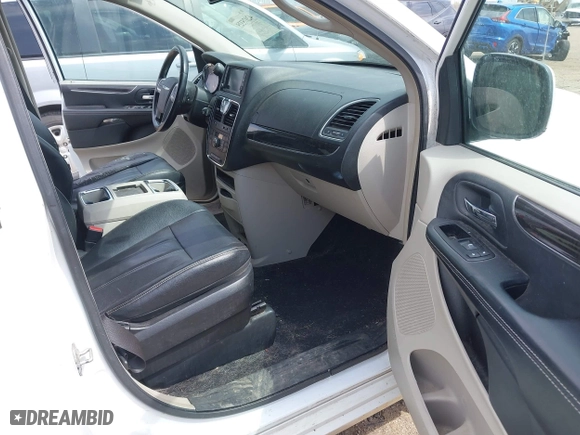 2014 Chrysler Town & Country Touring with VIN 2C4RC1BG4ER404320, listed as a IAAI auction lot 42075325 with 233,018 mi miles. Bid and sale history available at carsss.com. Image 5.