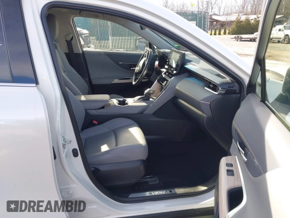 2022 Toyota Venza LE with VIN JTEAAAAH8NJ115518, listed as a IAAI auction lot 41758903 with 17,738 mi miles and . Bid and sale history available at DreamBid. Image 5.