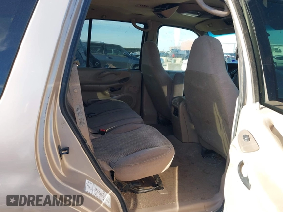 1998 Ford Expedition XLT with VIN 1FMRU17L7WLA79560, listed as a IAAI auction lot 41360506 with 267,882 mi miles. Bid and sale history available at carsss.com. Image 8.