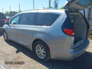 2020 Chrysler Pacifica Touring L with VIN 2C4RC1BG7LR140622, listed as a IAAI auction lot 42090987 with 125,377 mi miles and . Bid and sale history available at DreamBid. Image 3.