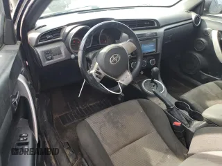 2016 Scion tC z VIN JTKJF5C78GJ019806, wystawiony jako Copart lot #51933685 z przebiegiem 152 395 mil mil oraz Szkody całkowita. Historia ofert i sprzedaży dostępna na DreamBid. Obrazek 8.