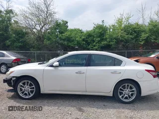 2011 Nissan Maxima SV z VIN 1N4AA5AP8BC828573, wystawiony jako IAAI lot #42163036 z przebiegiem 196 035 mil mil oraz . Historia ofert i sprzedaży dostępna na DreamBid. Obrazek 15.