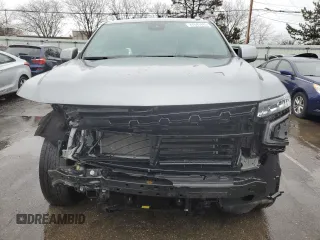 2023 Chevrolet Tahoe LS z VIN 1GNSKMKD5PR474422, wystawiony jako Copart lot #47843445 z przebiegiem 43 712 mil mil oraz Szkoda całkowita • Salvage title. Historia ofert i sprzedaży dostępna na DreamBid. Obrazek 5.