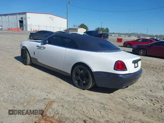 2018 Rolls-Royce Dawn z VIN SCA666D52JU115704, wystawiony jako IAAI lot #41816328 z przebiegiem 41 305 mil mil oraz . Historia ofert i sprzedaży dostępna na DreamBid. Obrazek 3.