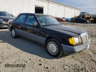 1993 Mercedes-Benz 300 with VIN WDBEB28E6PB878265, listed as a Copart auction lot 50939465 with 229,635 mi miles and Clean Title. Bid and sale history available at DreamBid. Image 4.