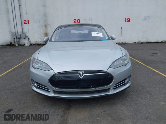 2014 Tesla Model S 60 with VIN 5YJSA1S13EFP53662, listed as a IAAI auction lot 42249930 with Not provided miles and . Bid and sale history available at DreamBid. Image 11.