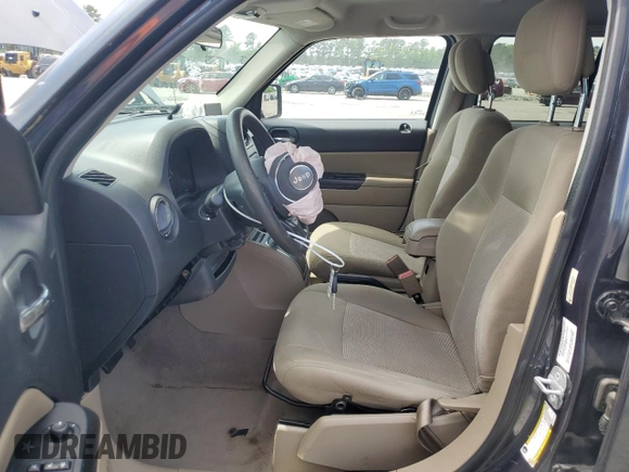 2014 Jeep Patriot Sport z VIN 1C4NJPBB8ED850548, wystawiony jako Copart lot #55945905 z przebiegiem 120 321 mil mil oraz Szkoda całkowita • Salvage title. Historia ofert i sprzedaży dostępna na DreamBid. Obrazek 7.