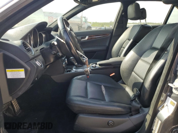 2013 Mercedes-Benz C 300 Sport z VIN WDDGF8AB2DR269765, wystawiony jako Copart lot #53187405 z przebiegiem Nie podano mil oraz Szkoda całkowita • Salvage title. Historia ofert i sprzedaży dostępna na DreamBid. Obrazek 7.