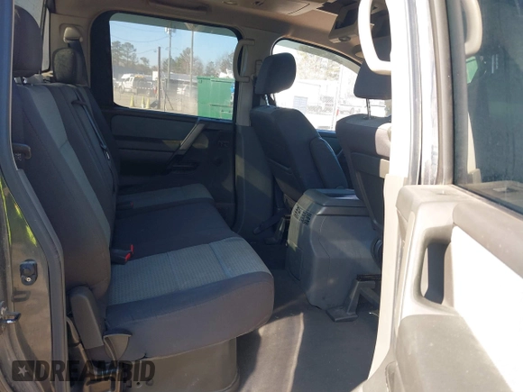 2006 Nissan Titan LE z VIN 1N6AA07B46N530408, wystawiony jako IAAI lot #41381403 z przebiegiem 259 376 mil mil oraz . Historia ofert i sprzedaży dostępna na DreamBid. Obrazek 8.