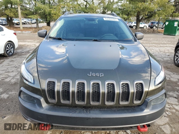 2015 Jeep Cherokee Trailhawk z VIN 1C4PJMBS5FW593975, wystawiony jako Copart lot #43347765 z przebiegiem Nie podano mil oraz Czysty tytuł • Clean title. Historia ofert i sprzedaży dostępna na DreamBid. Obrazek 5.