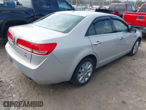2010 Lincoln MKZ z VIN 3LNHL2GC5AR605750, wystawiony jako IAAI lot #41542836 z przebiegiem 146 347 mil mil oraz . Historia ofert i sprzedaży dostępna na DreamBid. Obrazek 4.