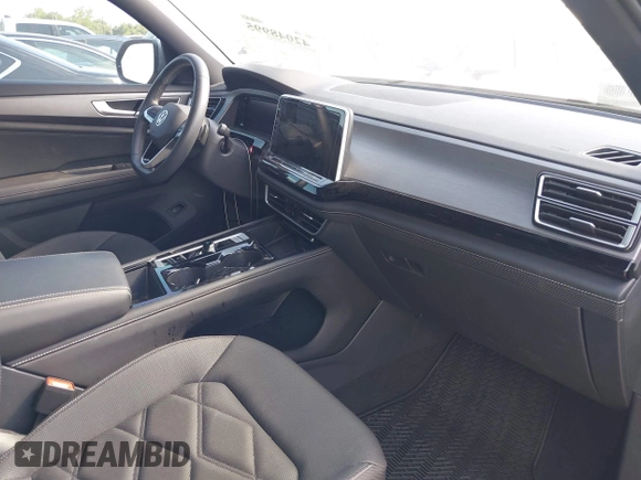 2024 Volkswagen Atlas SE with VIN 1V2WE2CA0RC201550, listed as a IAAI auction lot 42048995 with 47,181 mi miles and . Bid and sale history available at DreamBid. Image 5.