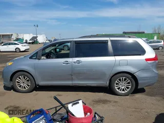 2011 Toyota Sienna XLE AAS с VIN 5TDYK3DC1BS142229, выставлен на аукционе IAAI как лот 42076380 с пробегом 132 768 миль миль и . История ставок и продаж доступна на DreamBid. Изображение 14.