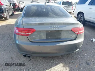 2012 Audi A5 Premium Plus z VIN WAULFAFR3CA026756, wystawiony jako IAAI lot #41824538 z przebiegiem 60 304 mil mil oraz . Historia ofert i sprzedaży dostępna na DreamBid. Obrazek 6.