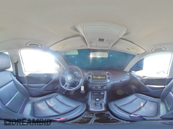 2012 Volkswagen Tiguan SE z VIN WVGAV7AX6CW543053, wystawiony jako Copart lot #53160825 z przebiegiem 167 185 mil mil oraz Szkody całkowita. Historia ofert i sprzedaży dostępna na DreamBid. Obrazek 13.