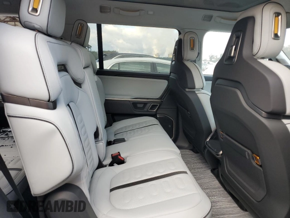 2023 Rivian R1S Launch Edition z VIN 7PDSGABL9PN022280, wystawiony jako Copart lot #83526124 z przebiegiem 51 mil mil oraz Szkoda całkowita • Salvage title. Historia ofert i sprzedaży dostępna na DreamBid. Obrazek 11.