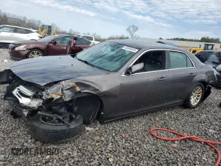 2013 Chrysler 300 z VIN 2C3CCAAG1DH556295, wystawiony jako Copart lot #45349445 z przebiegiem 233 192 mil mil oraz Szkoda całkowita • Salvage title. Historia ofert i sprzedaży dostępna na DreamBid. Obrazek 1.