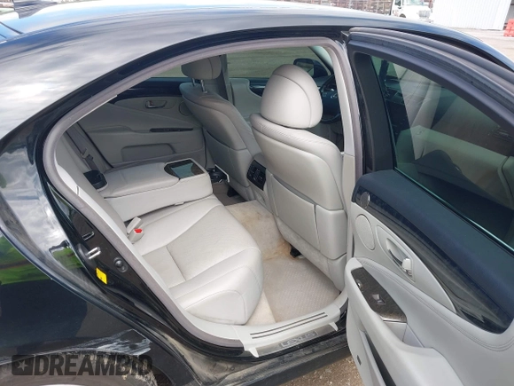 2007 Lexus LS 460 z VIN JTHBL46F075046961, wystawiony jako IAAI lot #42240797 z przebiegiem 293 446 mil mil oraz . Historia ofert i sprzedaży dostępna na DreamBid. Obrazek 8.