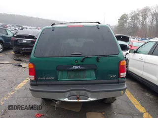2000 Ford Explorer XLT с VIN 1FMZU63P9YUB63432, выставлен на аукционе IAAI как лот 41553738 с пробегом 332 946 миль миль и . История ставок и продаж доступна на DreamBid. Изображение 16.