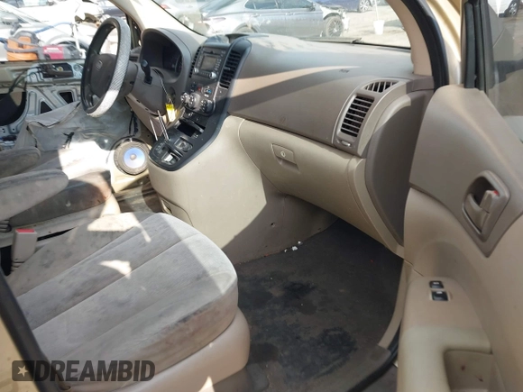 2009 Kia Sedona LX with VIN KNDMB233996303544, listed as a IAAI auction lot 41352987 with 230,510 mi miles. Bid and sale history available at carsss.com. Image 5.