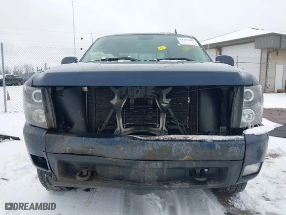 2007 Chevrolet Silverado 1500 LT w/1LT with VIN 3GCEK13367G527073, listed as a IAAI auction lot 41481444 with 169,642 mi miles. Bid and sale history available at carsss.com. Image 12.