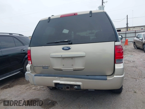 2006 Ford Expedition z VIN 1FMPU19506LA98375, wystawiony jako IAAI lot #41886127 z przebiegiem 251 121 mil mil oraz . Historia ofert i sprzedaży dostępna na DreamBid. Obrazek 16.