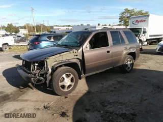 2008 Chevrolet TrailBlazer Fleet w/2FL with VIN 1GNDT13S282152056, listed as a IAAI auction lot 37819359 with 183,573 mi miles. Bid and sale history available at carsss.com. Image 6.