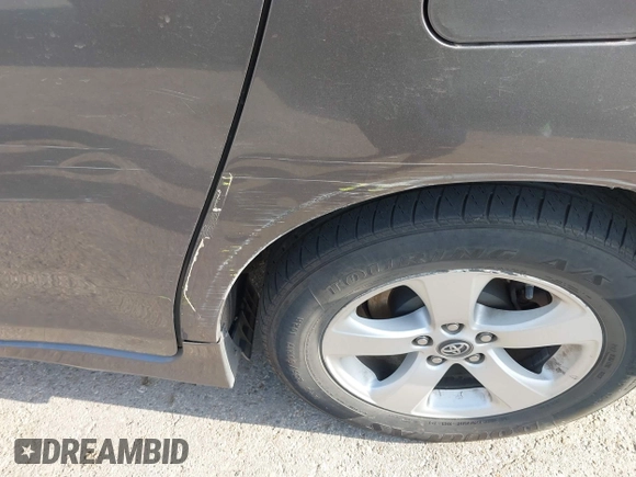 2018 Toyota Sienna LE Auto Access Seat with VIN 5TDKZ3DC2JS915905, listed as a IAAI auction lot 42027300 with 174,770 mi miles. Bid and sale history available at carsss.com. Image 19.