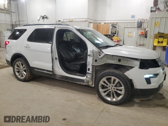 2018 Ford Explorer XLT with VIN 1FM5K7D86JGC54664, listed as a Copart auction lot 50135835 with 111,460 mi miles and Salvage Title. Bid and sale history available at DreamBid. Image 4.