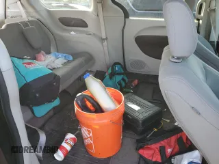 2017 Chrysler Pacifica Touring с VIN 2C4RC1DG1HR720372, выставлен на аукционе Copart как лот 61082765 с пробегом Не указан миль и Списание • Salvage title. История ставок и продаж доступна на DreamBid. Изображение 11.