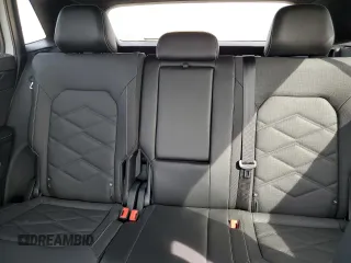 2024 Volkswagen Atlas SE z VIN 1V2WE2CA3RC226832, wystawiony jako Copart lot #45327965 z przebiegiem 5 824 mil mil oraz Szkoda całkowita • Salvage title. Historia ofert i sprzedaży dostępna na DreamBid. Obrazek 10.