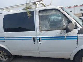 2005 Chevrolet Astro Cargo with VIN 1GCDM19X75B113130, listed as a IAAI auction lot 42027938 with Not Provided miles. Bid and sale history available at carsss.com. Image 13.