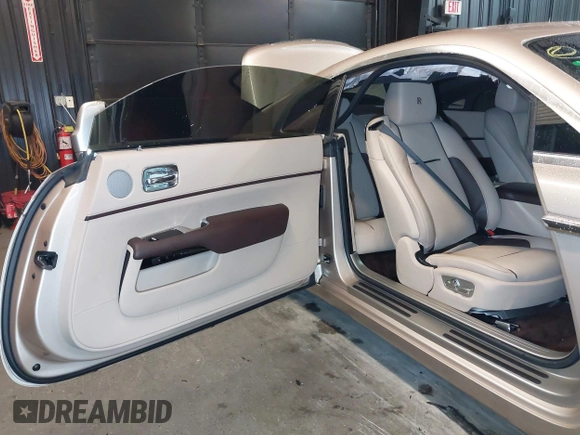 2019 Rolls-Royce Wraith z VIN SCA665C53KUX87266, wystawiony jako IAAI lot #41918222 z przebiegiem 42 388 mil mil oraz . Historia ofert i sprzedaży dostępna na DreamBid. Obrazek 17.