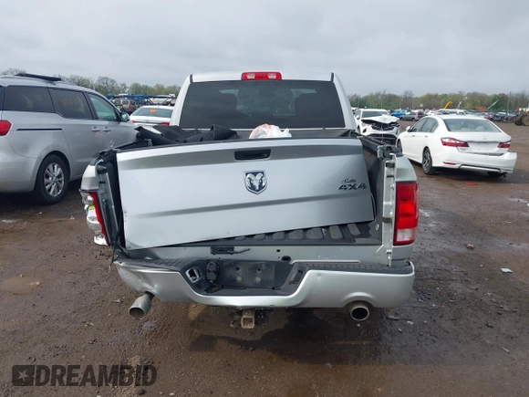 2017 Ram 1500 Express z VIN 3C6RR7KT0HG793912, wystawiony jako IAAI lot #42117201 z przebiegiem 111 728 mil mil oraz . Historia ofert i sprzedaży dostępna na DreamBid. Obrazek 17.
