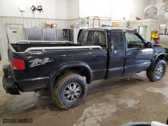 2002 GMC Sonoma SLS with VIN 1GTCT19W728186335, listed as a Copart auction lot 47469925 with 163,902 mi miles and Salvage Title. Bid and sale history available at carsss.com. Image 3.