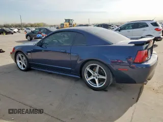 2001 Ford Mustang GT Deluxe z VIN 1FAFP42X41F139883, wystawiony jako Copart lot #50243745 z przebiegiem 142 545 mil mil oraz Szkoda całkowita • Salvage title. Historia ofert i sprzedaży dostępna na DreamBid. Obrazek 2.