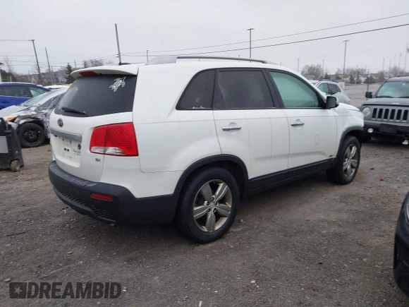 2013 Kia Sorento EX with VIN 5XYKUCA6XDG385102, listed as a IAAI auction lot 41237922 with 149,420 mi miles. Bid and sale history available at carsss.com. Image 4.