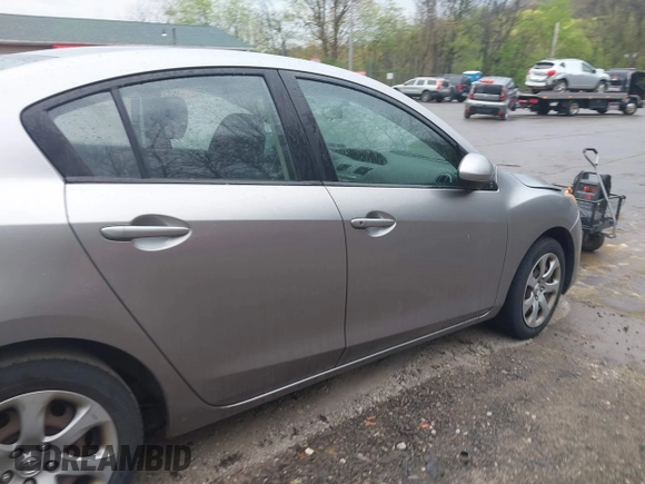 2011 Mazda Mazda3 i Sport with VIN JM1BL1UG0B1401901, listed as a IAAI auction lot 42058681 with 147,060 mi miles. Bid and sale history available at carsss.com. Image 17.