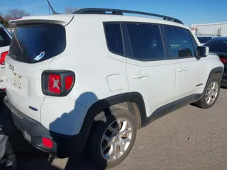 2016 Jeep Renegade Latitude z VIN ZACCJABT0GPE14956, wystawiony jako IAAI lot #41238249 z przebiegiem 145 764 mil mil oraz . Historia ofert i sprzedaży dostępna na DreamBid. Obrazek 4.