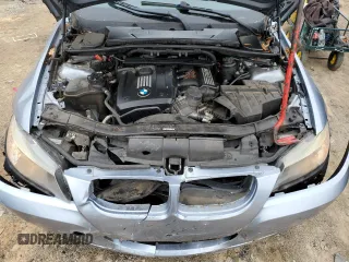 2009 BMW 3 Series 328i z VIN WBAPH77569NM27312, wystawiony jako Copart lot #44302435 z przebiegiem 155 572 mil mil oraz Szkoda całkowita • Salvage title. Historia ofert i sprzedaży dostępna na DreamBid. Obrazek 12.
