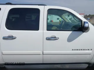 2008 Chevrolet Suburban LTZ with VIN 1GNFK16348R151711, listed as a IAAI auction lot 41793616 with 198,676 mi miles. Bid and sale history available at carsss.com. Image 13.