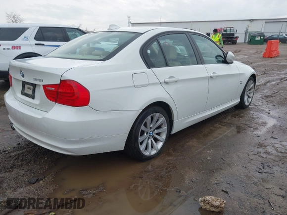 2011 BMW 3 Series 328i xDrive with VIN WBAPK7G53BNN71066, listed as a IAAI auction lot 41944444 with 191,063 mi miles. Bid and sale history available at carsss.com. Image 4.